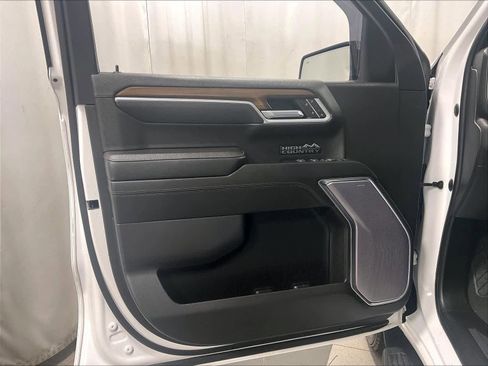 Used 2022 Chevrolet Silverado 1500 High Country w/ High Country Premium Package image 9