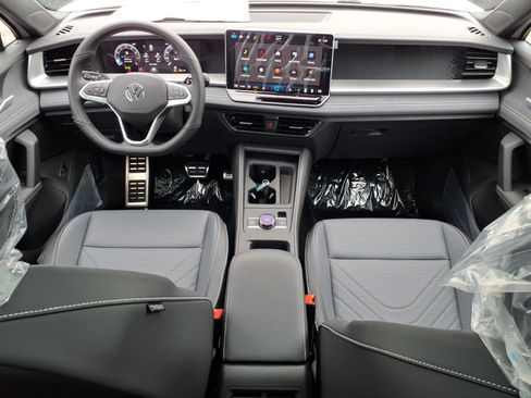 New 2026 Volkswagen Tiguan SE R-Line AWD/4WD image 9