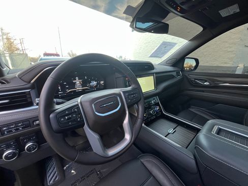 Used 2024 GMC Yukon XL Denali image 27