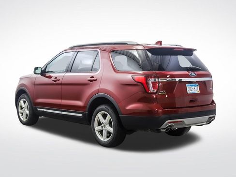 Used 2017 Ford Explorer XLT AWD/4WD image 3