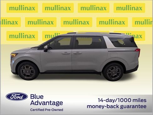 Used 2025 Kia Carnival EX FWD image 10