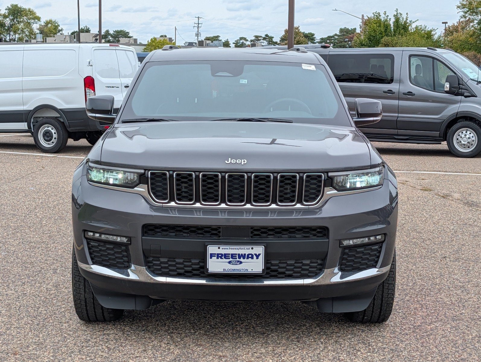 Used 2024 Jeep Grand Cherokee L Limited AWD/4WD image 2