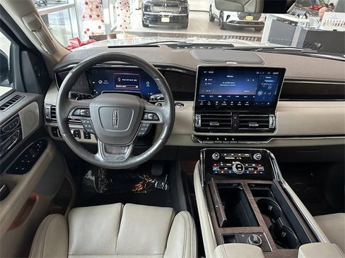 Certified 2022 Lincoln Navigator Reserve image 12