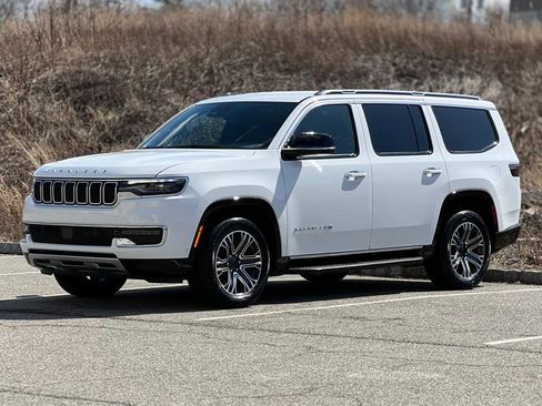 Used 2024 Jeep Wagoneer Series II w/ Flexible Seating Group image 4