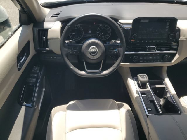 Certified 2025 Nissan Pathfinder SL FWD image 29