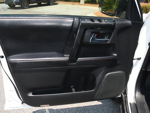 Certified 2023 Toyota 4Runner TRD Off-Road Premium w/ Moonroof Package AWD/4WD image 10
