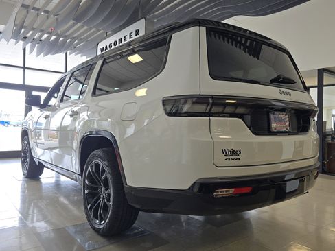 New 2026 Jeep Grand Wagoneer L Summit AWD/4WD image 22