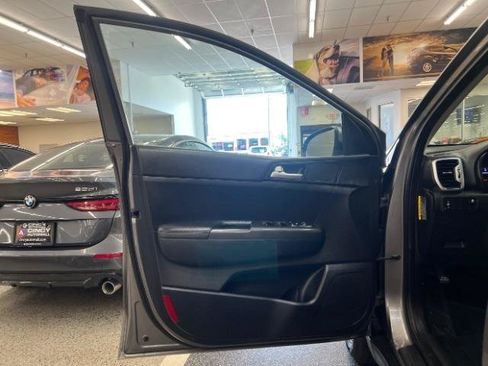 Used 2019 Kia Sportage LX FWD image 25