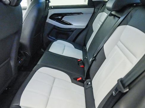 Used 2024 Land Rover Range Rover Evoque Dynamic SE AWD/4WD image 19