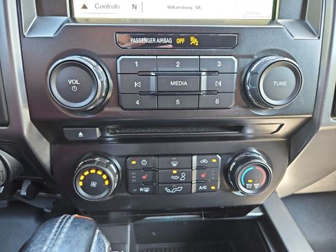 Used 2017 Ford F150 XLT w/ Equipment Group 302A Luxury AWD/4WD image 28