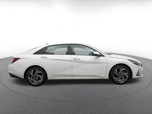 Used 2025 Hyundai Elantra SEL FWD image 10