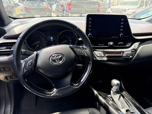 Used 2019 Toyota C-HR Limited FWD image 6