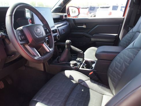 Used 2024 Toyota Tacoma TRD Off-Road w/ TRD Off Road Premium Package AWD/4WD image 14