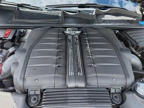 Used 2018 Bentley Bentayga image 33