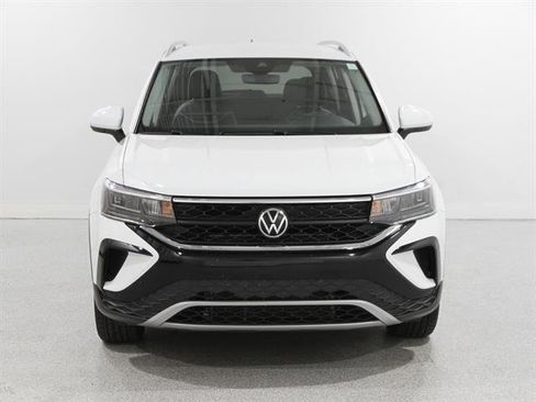 Used 2023 Volkswagen Taos SE image 2