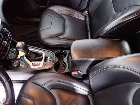 Used 2016 Jeep Cherokee Limited w/ Technology Group image 29