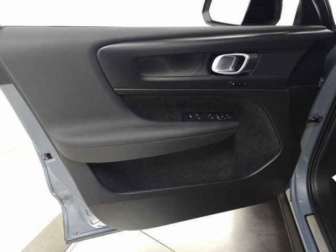 Certified 2023 Volvo C40 Recharge Core image 17