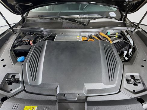 Certified 2023 Audi e-tron Premium Plus w/ Premium Plus Package image 32