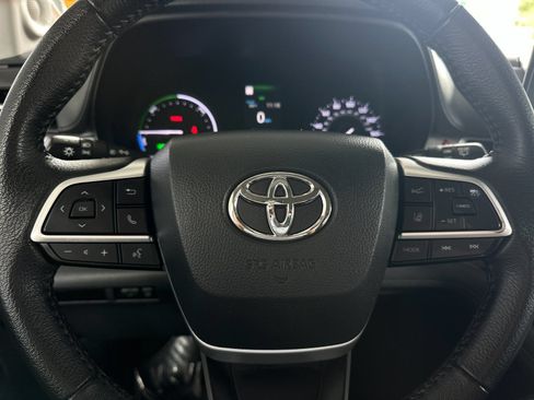Used 2021 Toyota Sienna XLE w/ XLE Plus Package FWD image 24