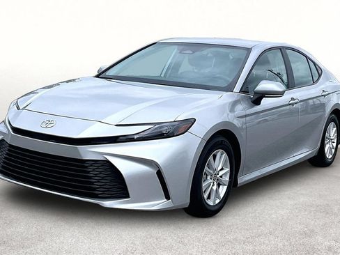Used 2025 Toyota Camry LE FWD image 12