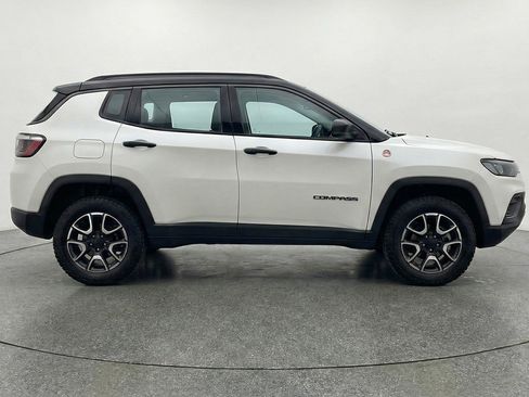 Used 2025 Jeep Compass Trailhawk image 11