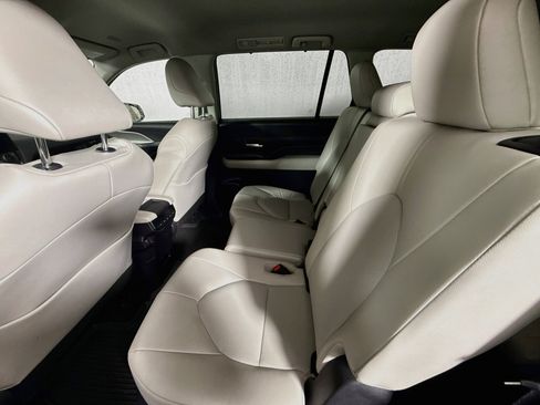 Certified 2025 Toyota Grand Highlander FWD image 22