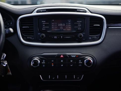 Used 2016 Kia Sorento LX w/ LX Convenience Package image 23