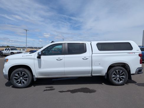 Certified 2022 Chevrolet Silverado 1500 LT w/ Convenience Package II AWD/4WD image 3