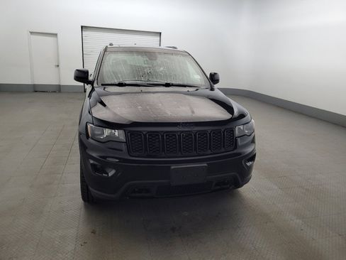 Used 2019 Jeep Grand Cherokee Laredo AWD/4WD image 14