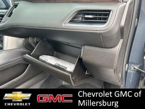 Used 2021 Chevrolet Suburban Z71 w/ Luxury Package image 32