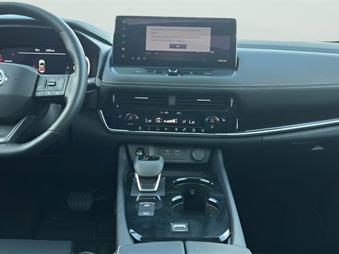 Used 2025 Nissan Rogue SL w/ Tech Package image 22