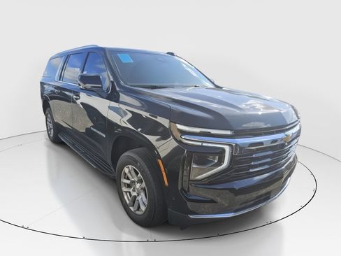 Used 2025 Chevrolet Suburban LS RWD image 1