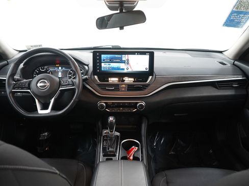 Used 2023 Nissan Altima 2.5 SV w/ SV Premium Package image 12