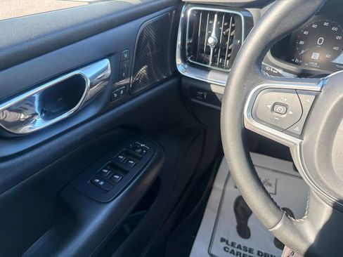 Used 2019 Volvo S60 T6 Momentum w/ Multimedia Package AWD/4WD image 17