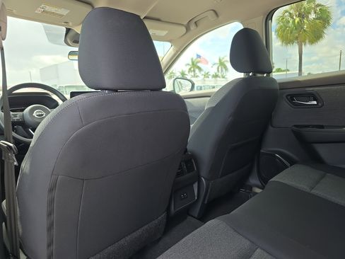 Used 2023 Nissan Rogue SV image 17