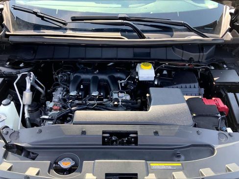 Used 2024 Nissan Pathfinder SV AWD/4WD image 29