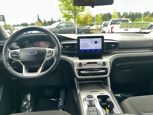 Certified 2024 Ford Explorer XLT AWD/4WD image 6