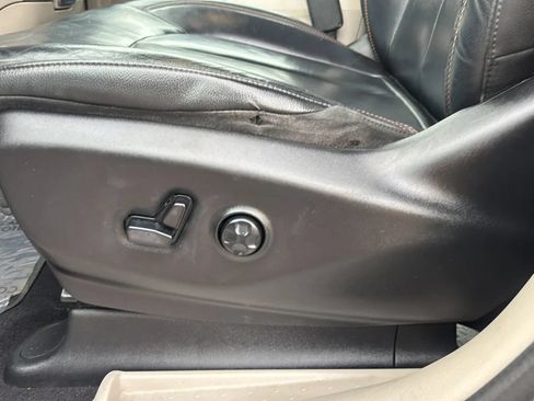 Used 2017 Chrysler Pacifica Touring-L FWD image 12