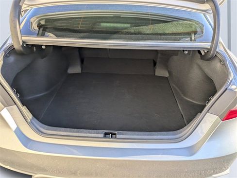 Used 2022 Toyota Camry SE image 12