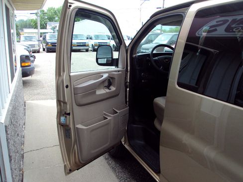 Used 2011 Chevrolet Express 1500 LT w/ LT Preferred Equipment Group image 18