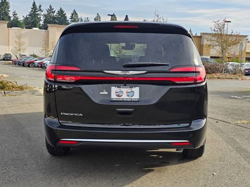 New 2026 Chrysler Pacifica Select image 8