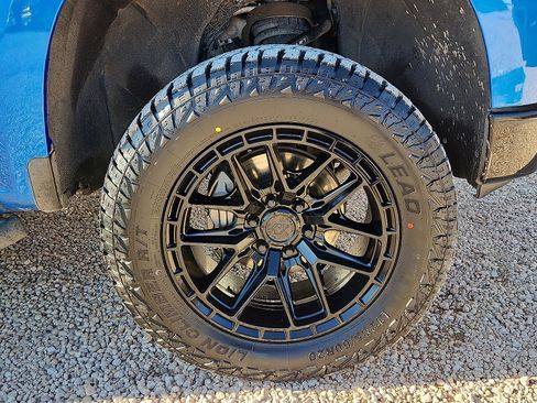 Used 2024 Chevrolet Silverado 1500 LT Trail Boss w/ Convenience Package II image 7