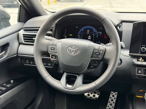 New 2026 Toyota Camry Hybrid FWD image 24