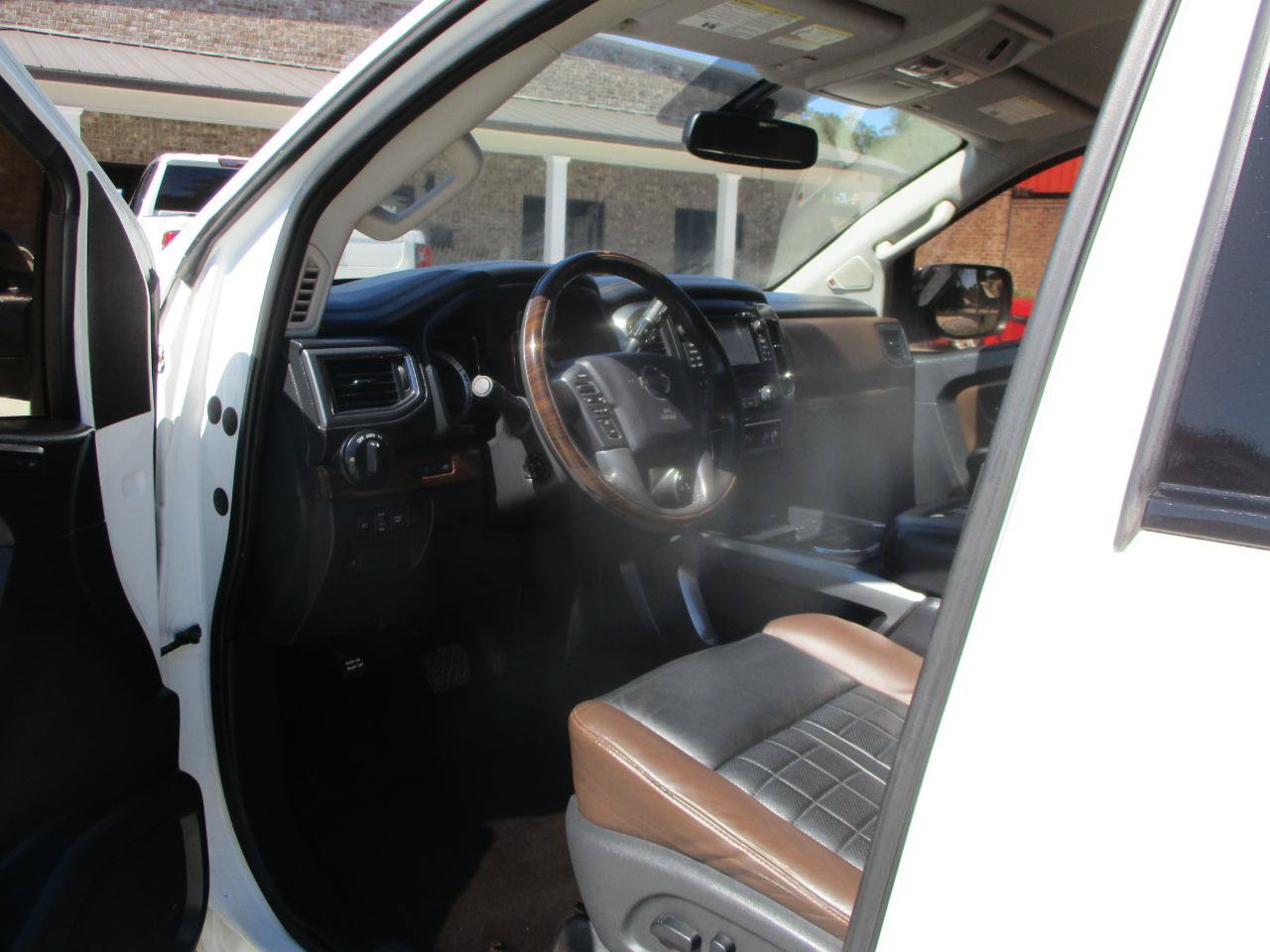 Used 2018 Nissan Titan Platinum Reserve AWD/4WD image 15