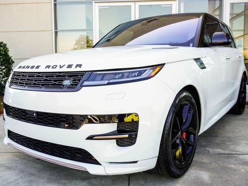 Used 2023 Land Rover Range Rover Sport SE Dynamic image 8