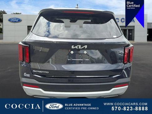 Used 2025 Kia Sorento LX FWD image 5