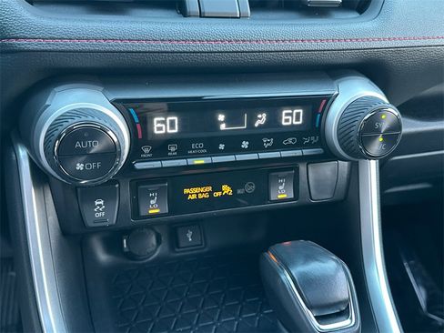 Used 2021 Toyota RAV4 SE image 27