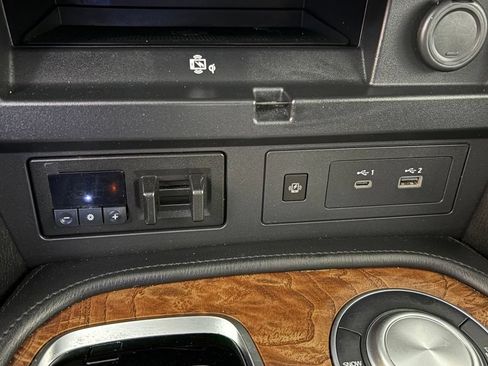 Used 2024 Nissan Armada SL w/ Captain's Chairs Package RWD image 30