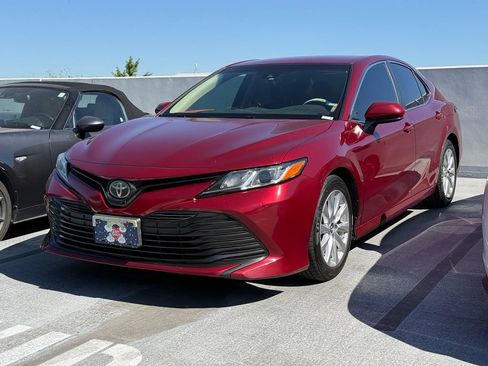 Used 2018 Toyota Camry LE FWD image 1