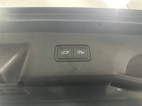 Used 2024 Kia Carnival EX image 19